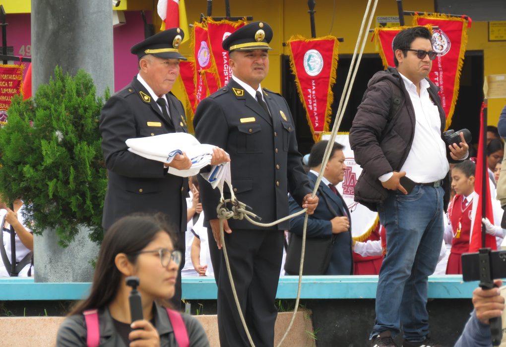 Chimbote rinde homenaje a San Pedrito con solemne izamiento de la bandera